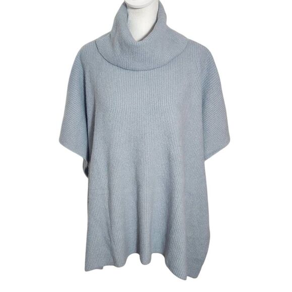 Charlie Paige Sweaters - Charlie Paige Gray Turtleneck Poncho Sweater NWT One Size Gray Poncho